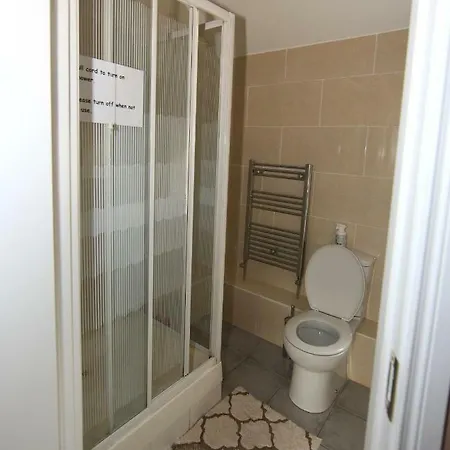 67-68 Chord Road